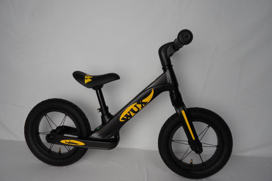 プラスチック車輪を持つ合金フレームの軽量の子供のバイクOEM